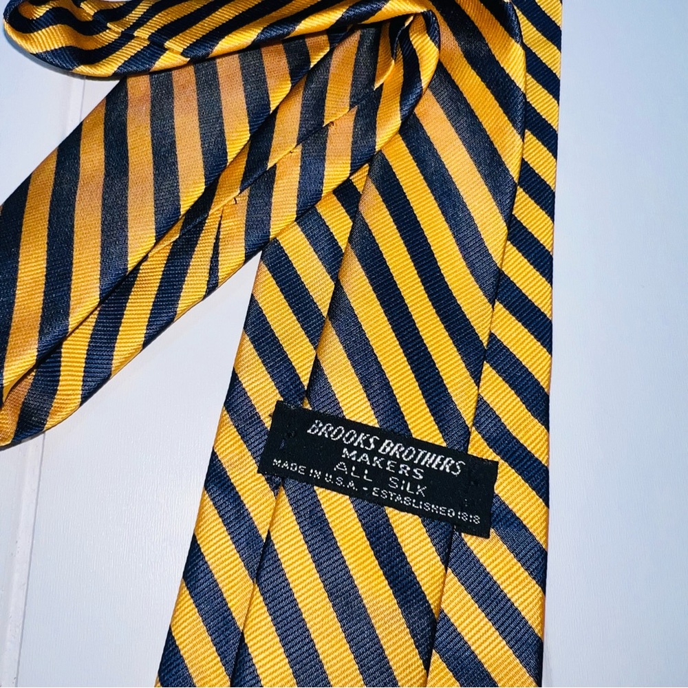 Vtg Brooks Brothers MAKERS Silk Tie Gold Navy Argyle Sutherland Stripe USA 3.25”